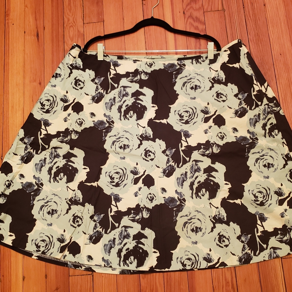 Talbots floral skirt size 20W in blue/white
